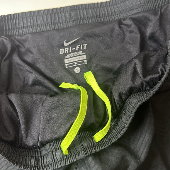 Hudl Nike dri fit running shorts - Picture 2 of 4